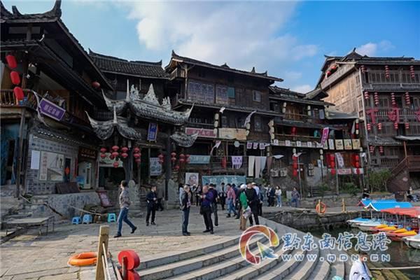 张雪峰将向郑州大学捐款300万,用于大一家庭贫困新生学费